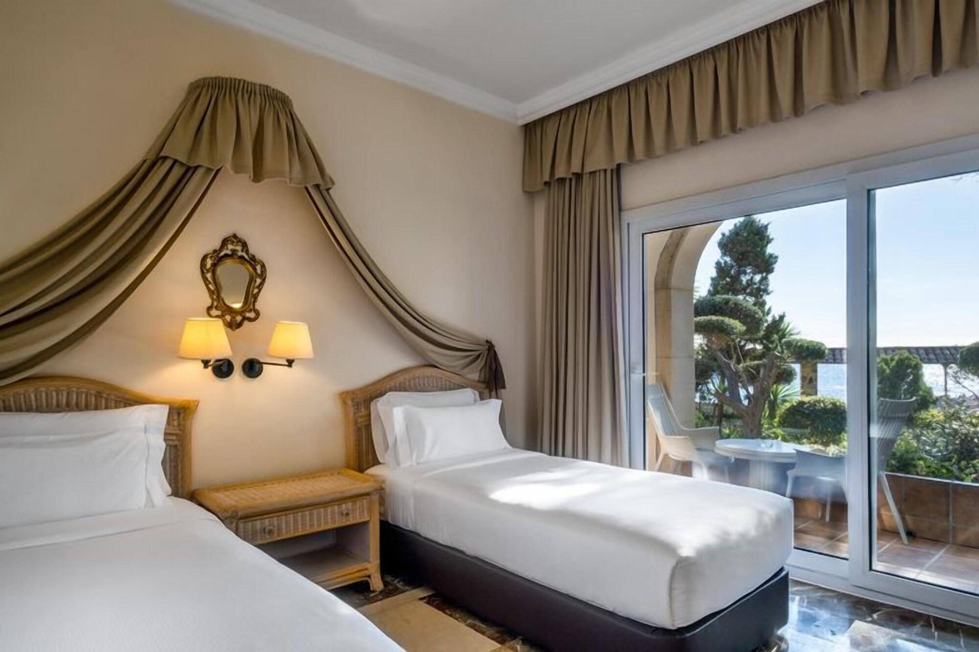 Eden Roc Hotel & Spa By Brava Hoteles 桑特费柳德吉克索尔斯 外观 照片